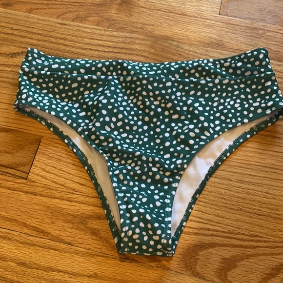 Green bikini - Picture 5 of 5